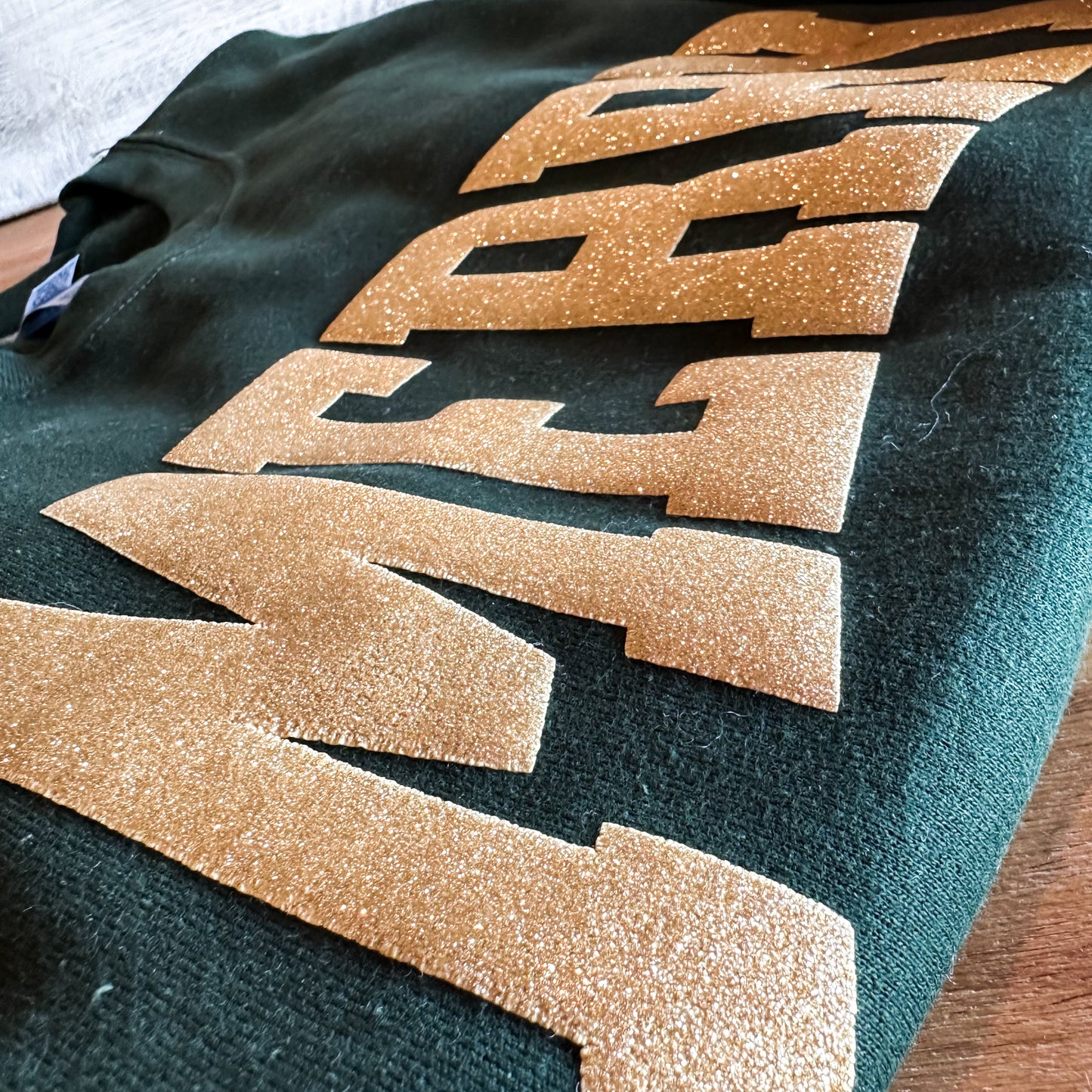 MERRY Sweatshirt – Gold Glitter Puff Letters