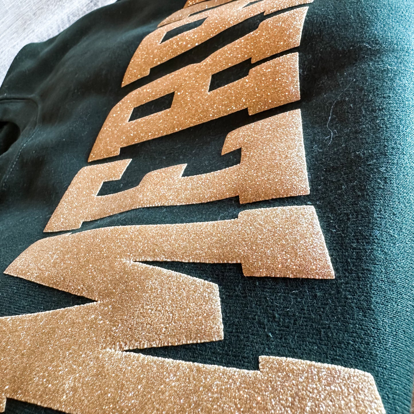 MERRY Sweatshirt – Gold Glitter Puff Letters