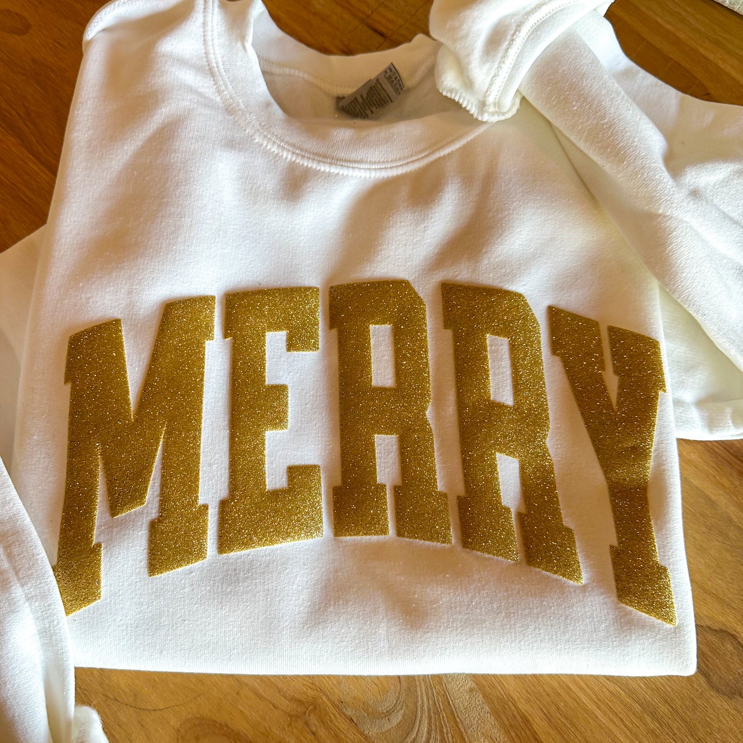 MERRY Sweatshirt – Gold Glitter Puff Letters