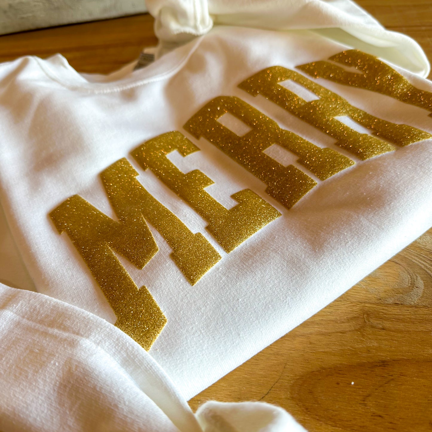 MERRY Sweatshirt – Gold Glitter Puff Letters