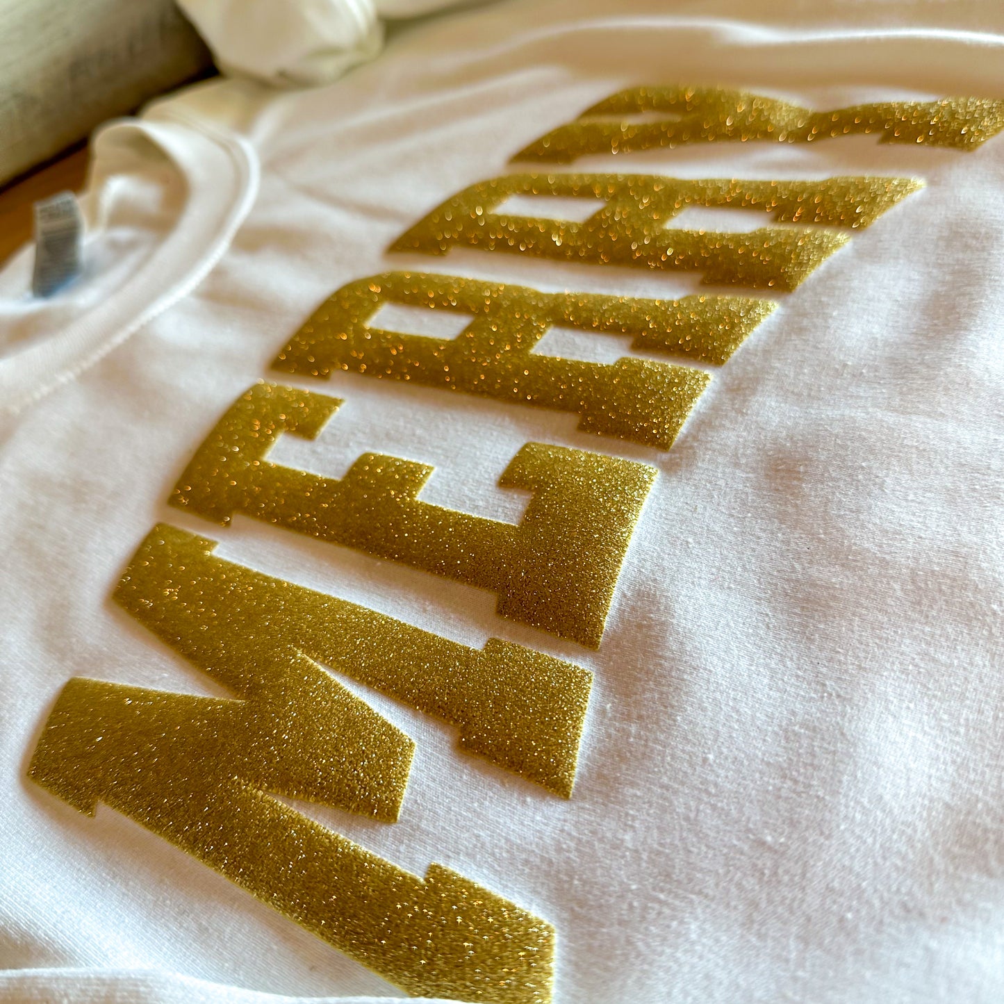 MERRY Sweatshirt – Gold Glitter Puff Letters
