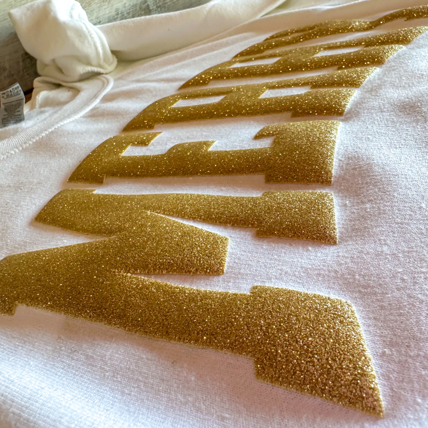 MERRY Sweatshirt – Gold Glitter Puff Letters