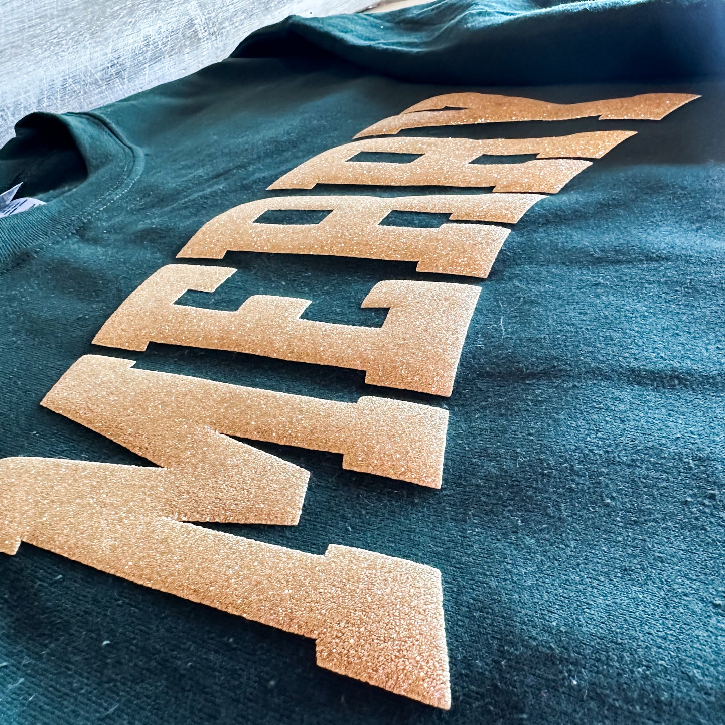 MERRY Sweatshirt – Gold Glitter Puff Letters