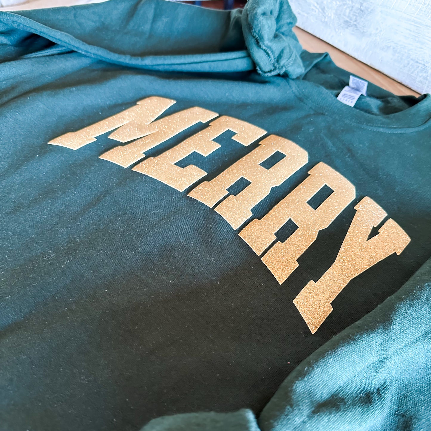 MERRY Sweatshirt – Gold Glitter Puff Letters