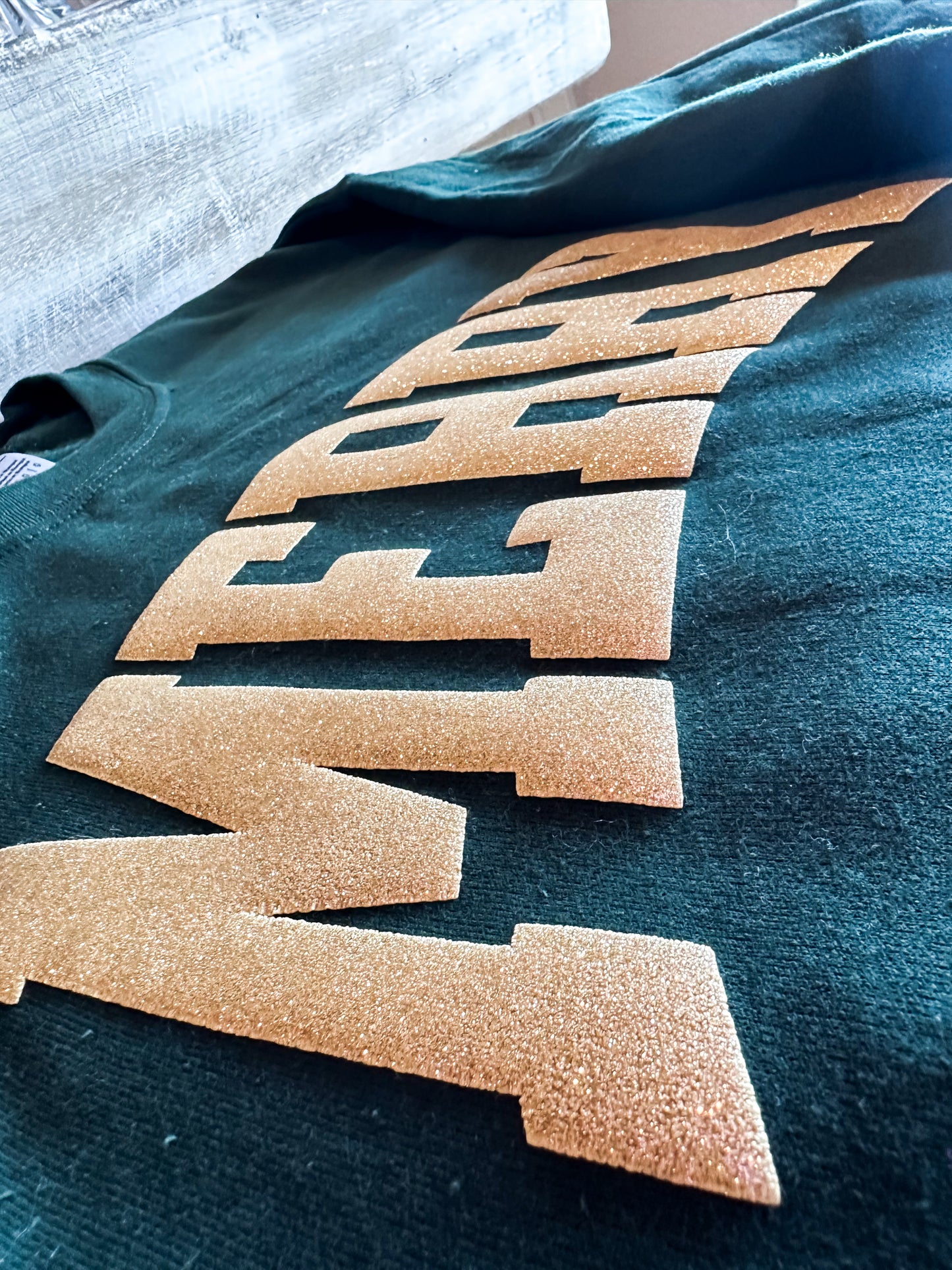 MERRY Sweatshirt – Gold Glitter Puff Letters