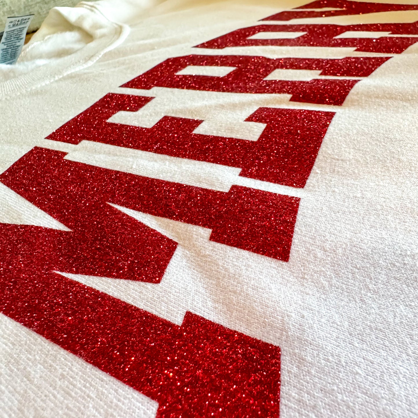 MERRY Sweatshirt – White with Red Glitter
