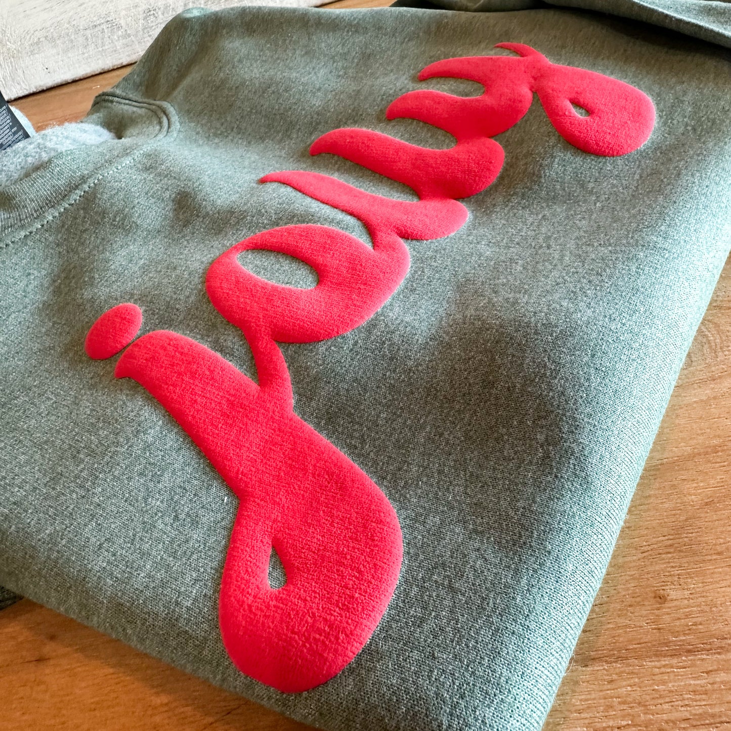 JOLLY Sweatshirt – Sage Green with Red Puff Print