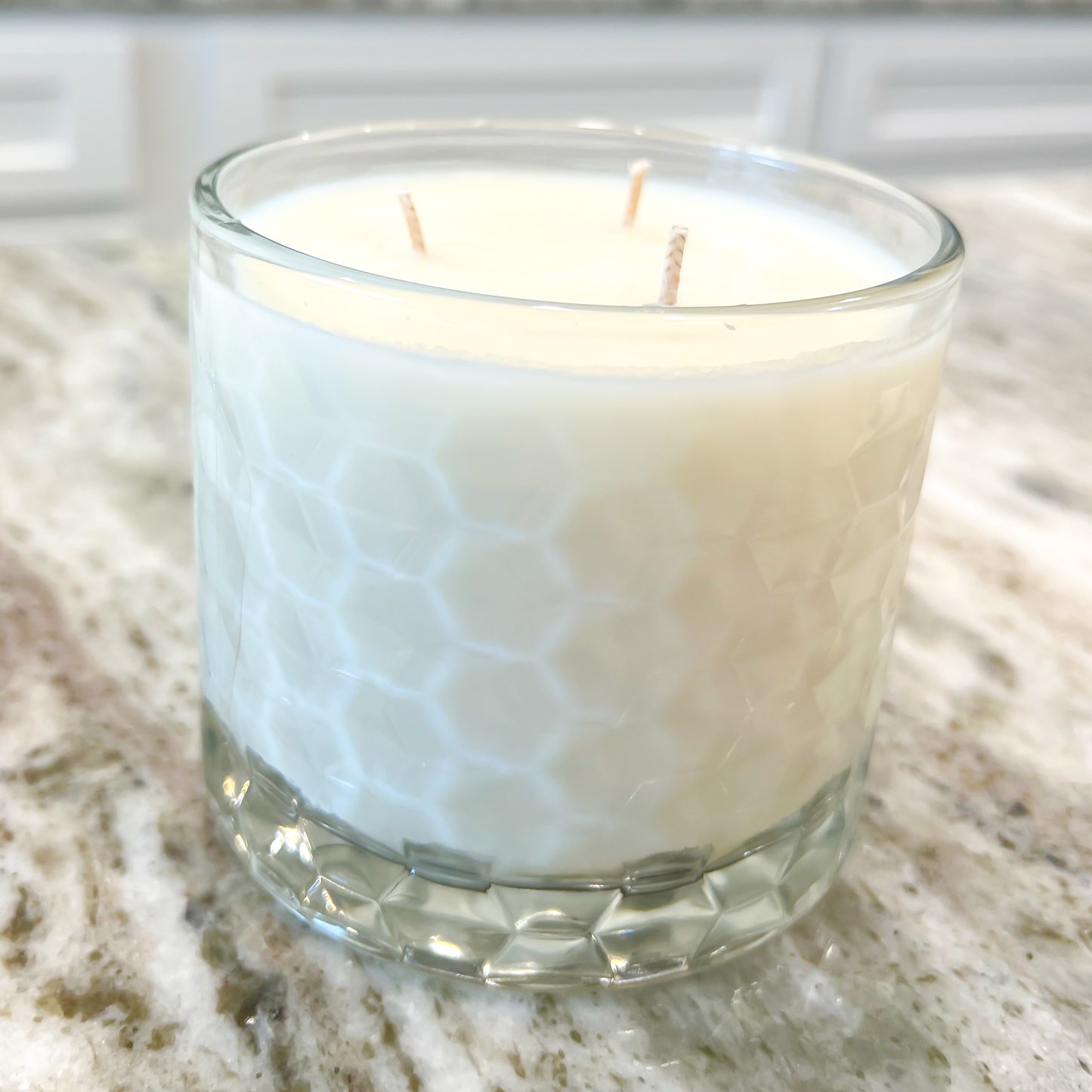 CHRISTMAS Hexagon 18.2 oz candle