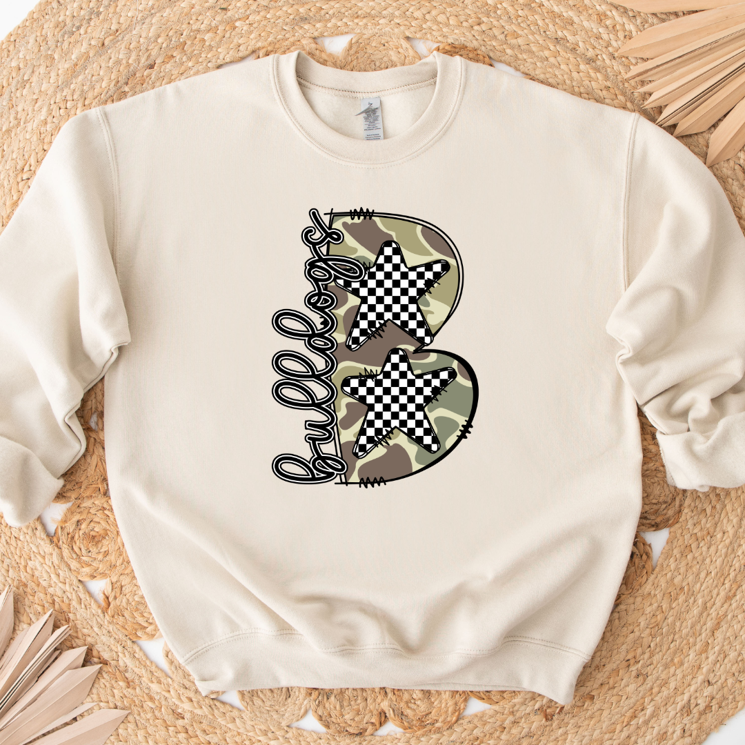 Sand Gildan 18000 Bulldogs sweatshirt with camouflage B and checkered stars