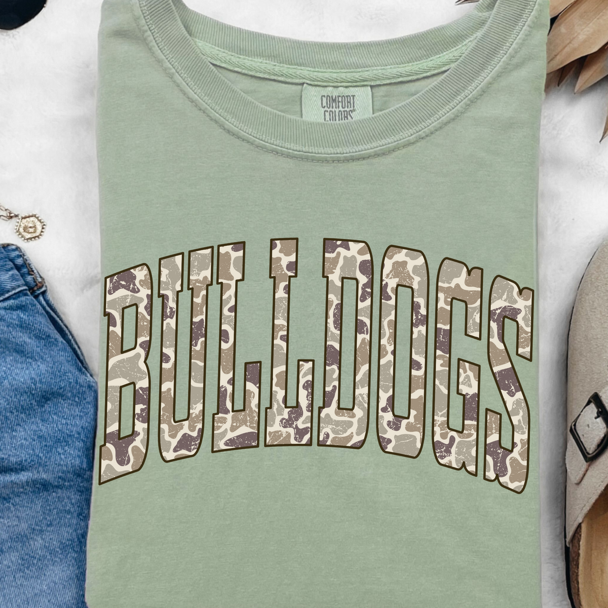 Folded Bay Camo BULLDOGS graphic T-shirt