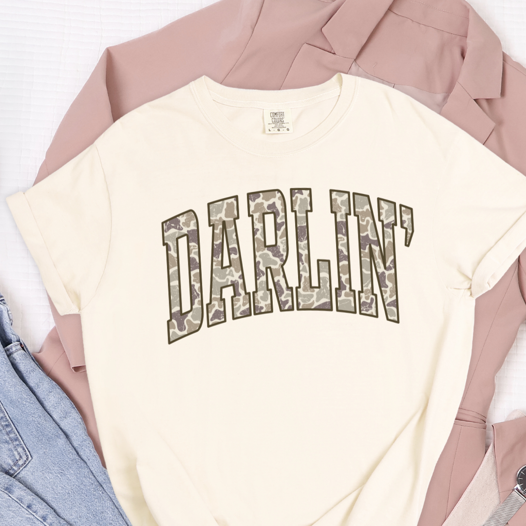 Camo DARLIN' graphic T-shirt in Ivory, flat lay