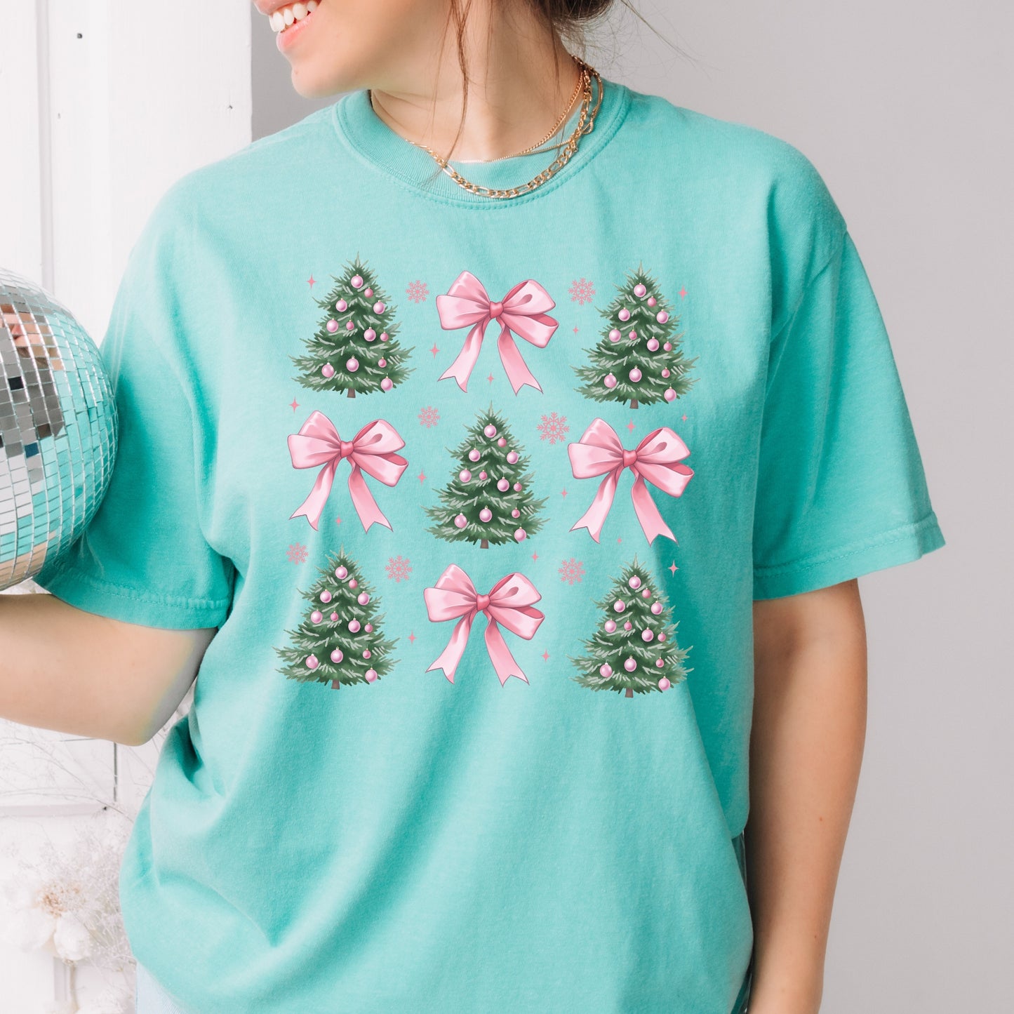 Coquette Christmas Tree and Pink Bows Tee – Comfort Colors