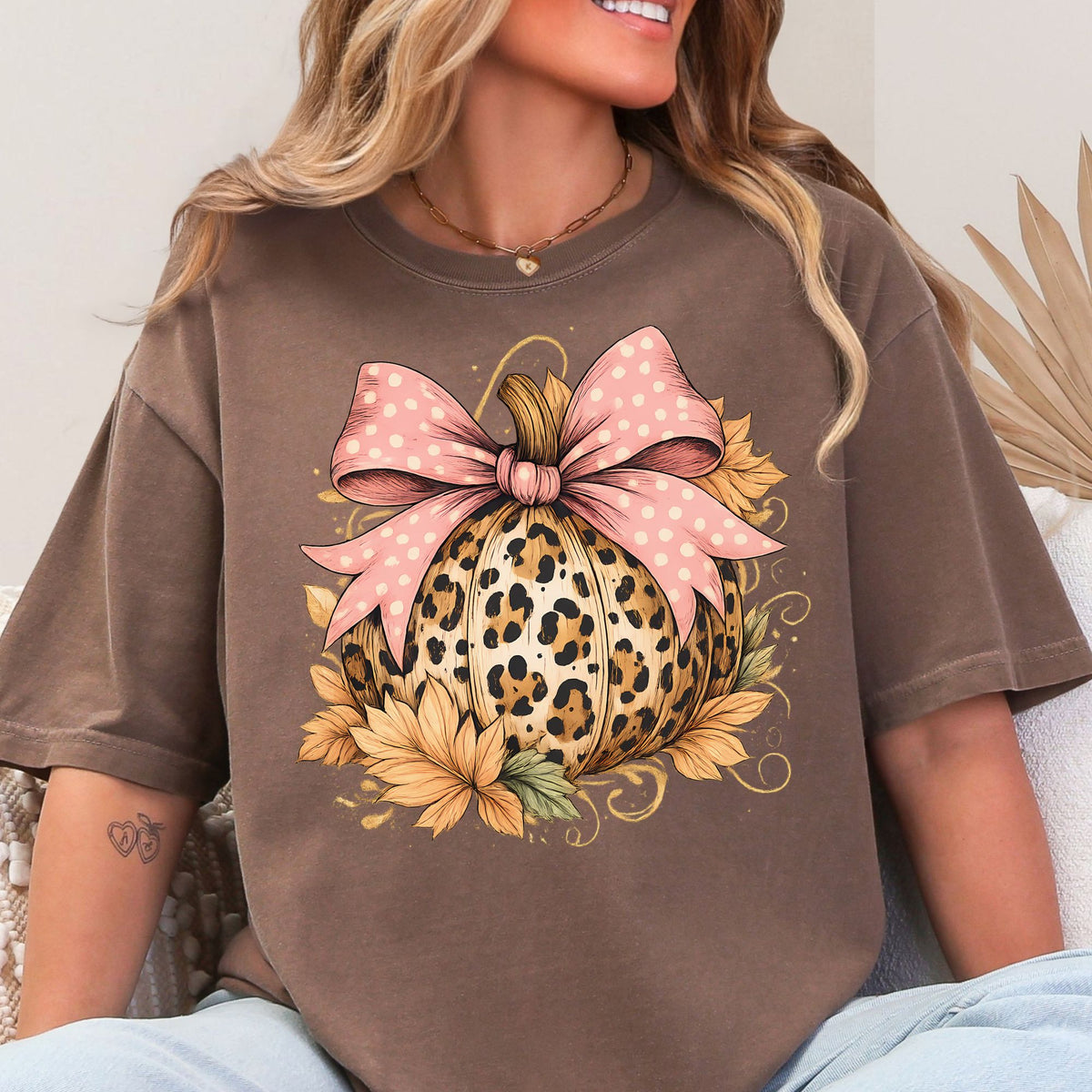 Leopard pumpkin and pink polka-dot bow on Espresso T-shirt