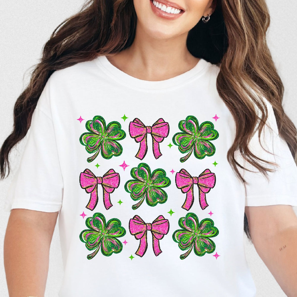 Lucky bow and clover graphic T-shirt in White