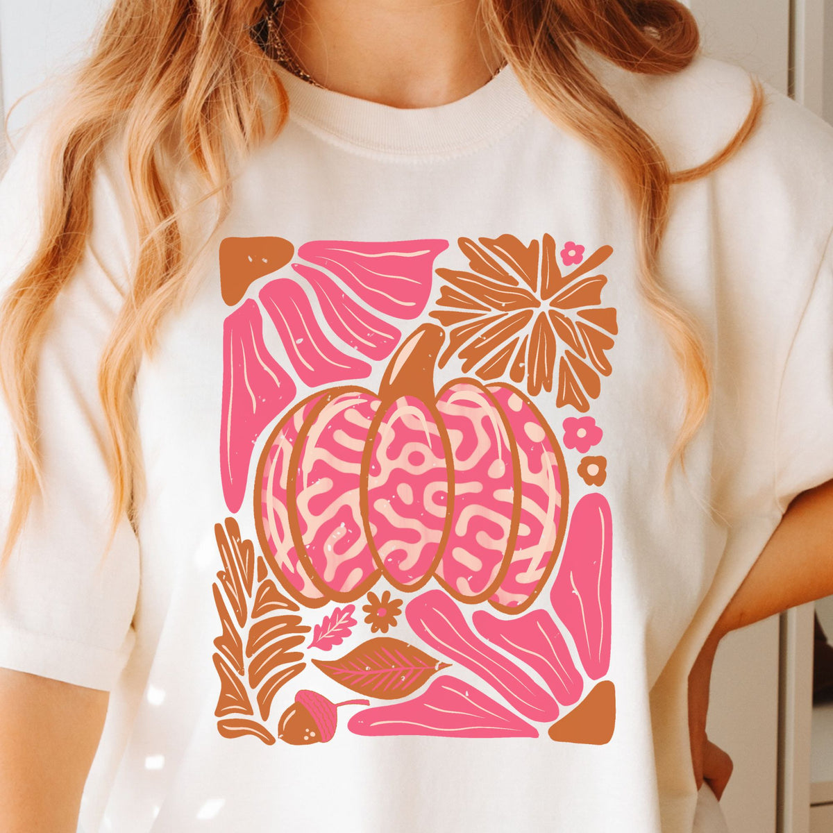 Pink patterned pumpkin with autumn leaves on a Ivory T-shirt